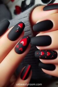 beautiful-black-short-nails